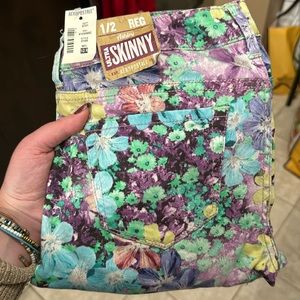 BNWT Aeropostale floral jeans  — size 1/2 REG